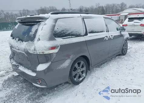 2015 Toyota Sienna Se 8 Passenger z USA, uszkodzony, nr VIN 5TDXK3DC5FS688680